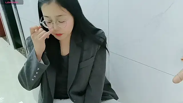 Snapshot of luoxuwen chatting on 03.06.25 luoxuwen online show from 03.06.25