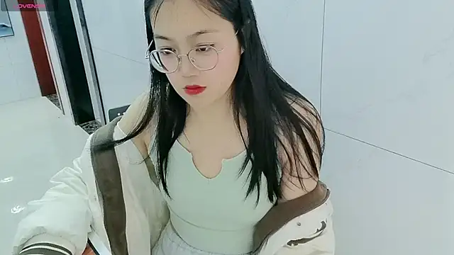 Snapshot of luoxuwen chatting on 03.07.25 luoxuwen online show from 03.07.25