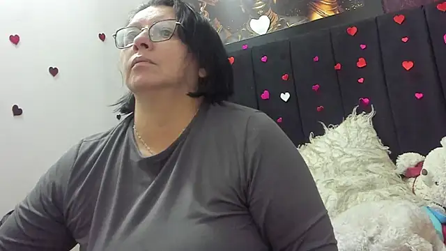 Snapshot of Evaaross_2345 chatting on 05.16.26 Evaaross 2345 online show from 05.16.26