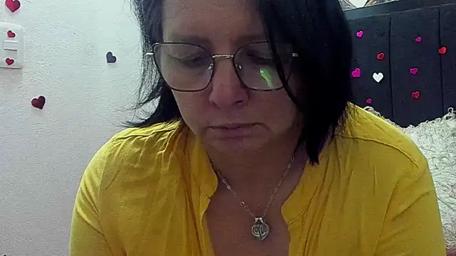 Snapshot of Evaaross_2345 chatting on 05.18.26 Evaaross 2345 online show from 05.18.26