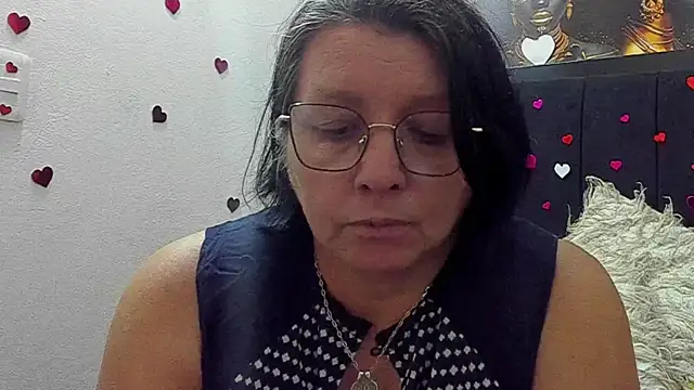 Snapshot of Evaaross_2345 chatting on 05.19.26 Evaaross 2345 online show from 05.19.26