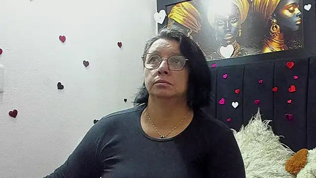 Snapshot of Evaaross_2345 chatting on 05.29.26 Evaaross 2345 online show from 05.29.26
