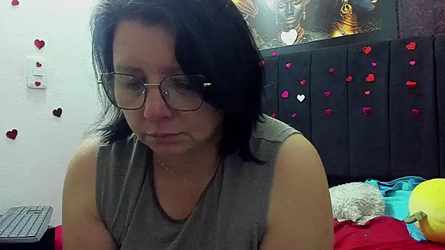 Snapshot of Evaaross_2345 chatting on 06.15.26 Evaaross 2345 online show from 06.15.26