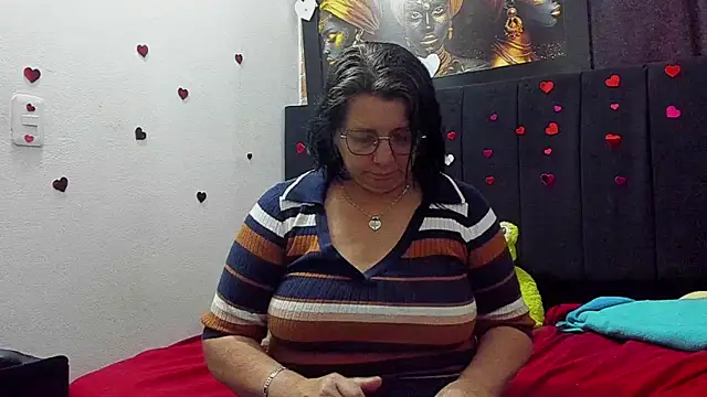 Snapshot of Evaaross_2345 chatting on 06.19.26 Evaaross 2345 online show from 06.19.26