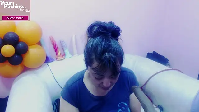 Snapshot of Drool_Sucker chatting on 11.04.25 Drool Sucker online show from 11.04.25