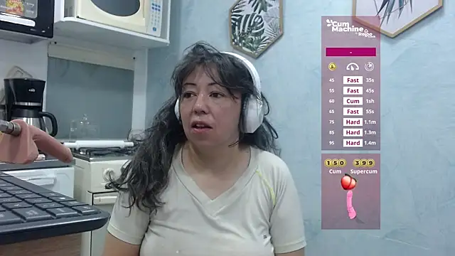 Snapshot of Drool_Sucker chatting on 05.08.26 Drool Sucker online show from 05.08.26