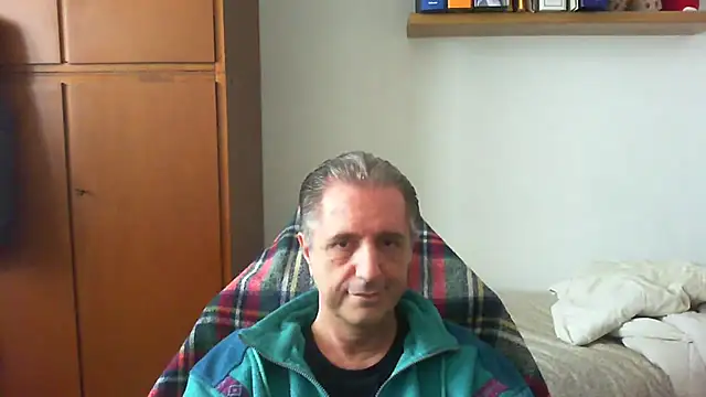 Snapshot of lliuk70mi chatting on 04.15.26 lliuk70mi online show from 04.15.26