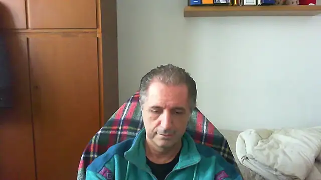 Snapshot of lliuk70mi chatting on 04.17.26 lliuk70mi online show from 04.17.26