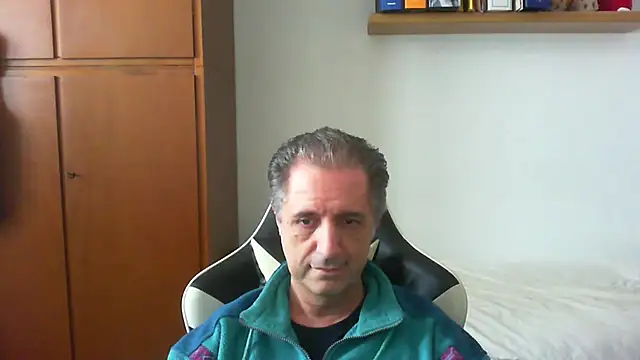 Snapshot of lliuk70mi chatting on 04.18.26 lliuk70mi online show from 04.18.26