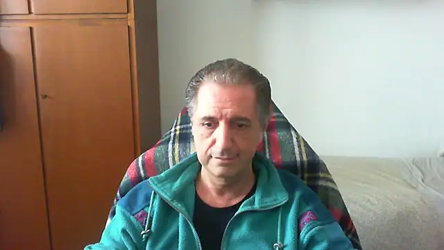 Snapshot of lliuk70mi chatting on 04.20.26 lliuk70mi online show from 04.20.26