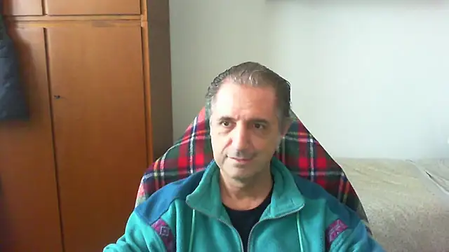 Snapshot of lliuk70mi chatting on 04.22.26 lliuk70mi online show from 04.22.26