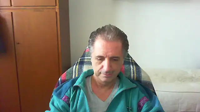 Snapshot of lliuk70mi chatting on 04.23.26 lliuk70mi online show from 04.23.26