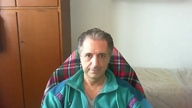 Snapshot of lliuk70mi chatting on 04.24.26 lliuk70mi online show from 04.24.26