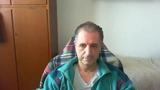 Snapshot of lliuk70mi chatting on 04.27.26 lliuk70mi online show from 04.27.26