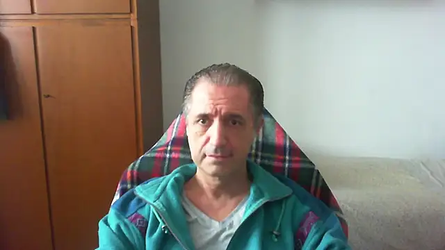 Snapshot of lliuk70mi chatting on 04.28.26 lliuk70mi online show from 04.28.26