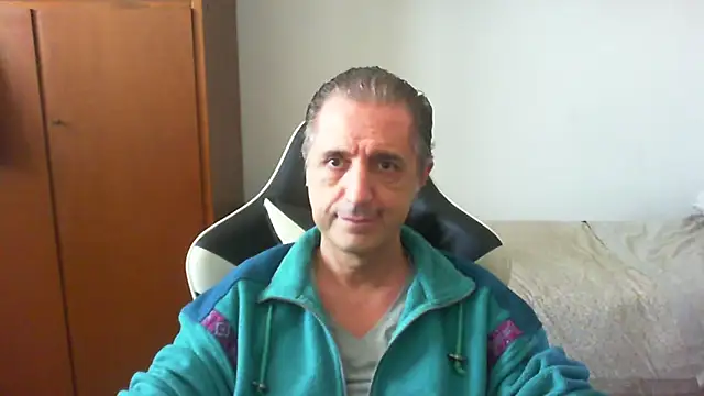 Snapshot of lliuk70mi chatting on 05.01.26 lliuk70mi online show from 05.01.26