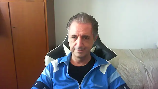 Snapshot of lliuk70mi chatting on 05.02.26 lliuk70mi online show from 05.02.26