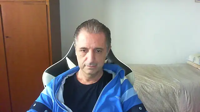 Snapshot of lliuk70mi chatting on 05.05.26 lliuk70mi online show from 05.05.26