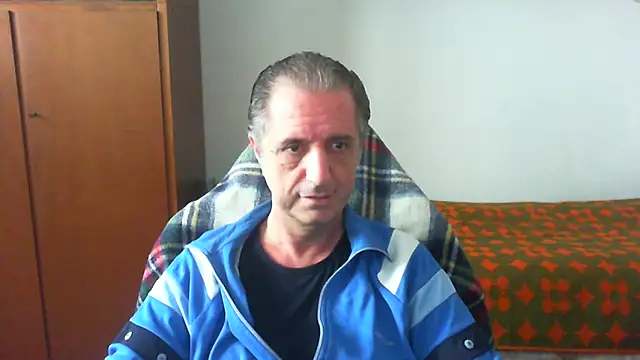 Snapshot of lliuk70mi chatting on 05.10.26 lliuk70mi online show from 05.10.26