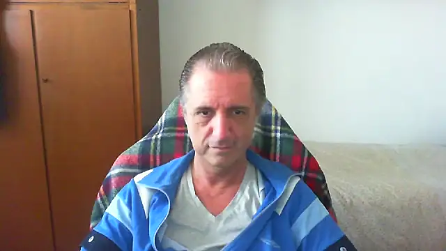 Snapshot of lliuk70mi chatting on 05.13.26 lliuk70mi online show from 05.13.26