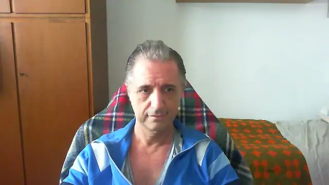 Snapshot of lliuk70mi chatting on 05.19.26 lliuk70mi online show from 05.19.26