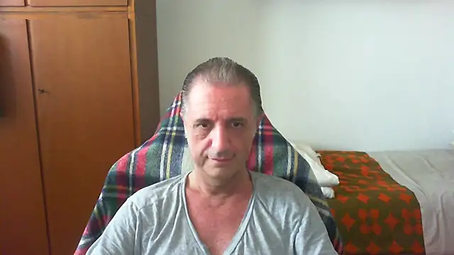 Snapshot of lliuk70mi chatting on 05.21.26 lliuk70mi online show from 05.21.26