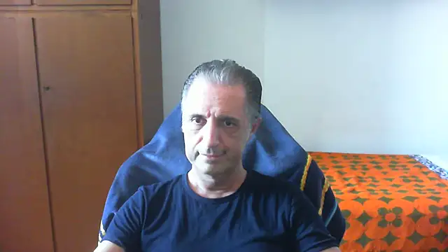 Snapshot of lliuk70mi chatting on 05.25.26 lliuk70mi online show from 05.25.26