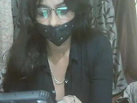 Snapshot of JENIFER_PUNE chatting on 02.11.25 JENIFER PUNE online show from 02.11.25
