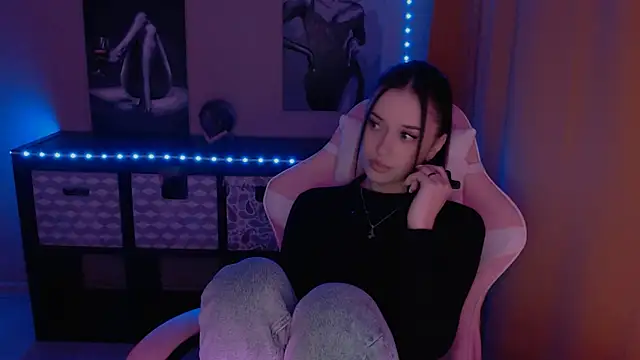 Snapshot of AlisaLink chatting on 02.04.25 AlisaLink online show from 02.04.25