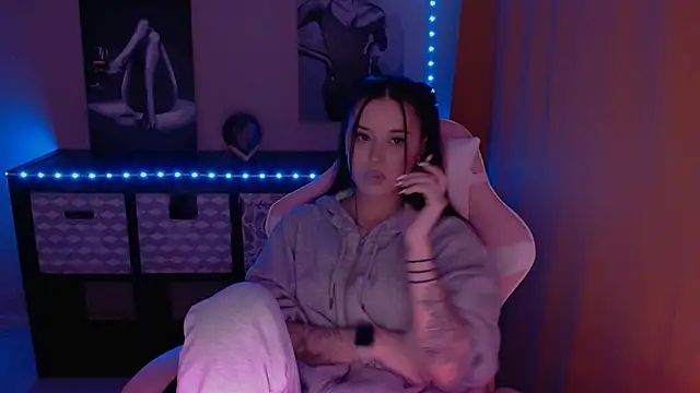 Snapshot of AlisaLink chatting on 03.19.25 AlisaLink online show from 03.19.25