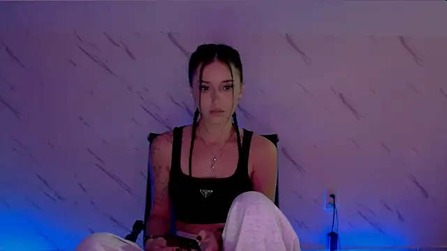 Snapshot of AlisaLink chatting on 01.06.26 AlisaLink online show from 01.06.26