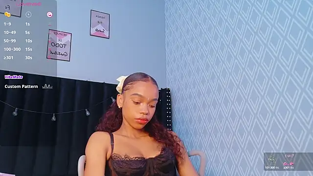 Snapshot of littleebonymommy chatting on 09.25.25 littleebonymommy online show from 09.25.25