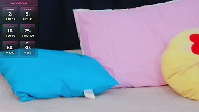 Snapshot of littleebonymommy chatting on 11.01.25 littleebonymommy online show from 11.01.25