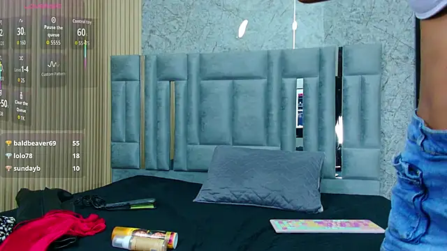 Snapshot of littleebonymommy chatting on 11.17.25 littleebonymommy online show from 11.17.25