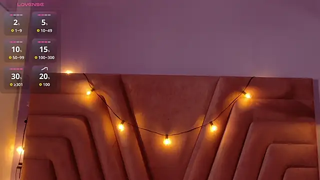 Snapshot of littleebonymommy chatting on 12.01.25 littleebonymommy online show from 12.01.25