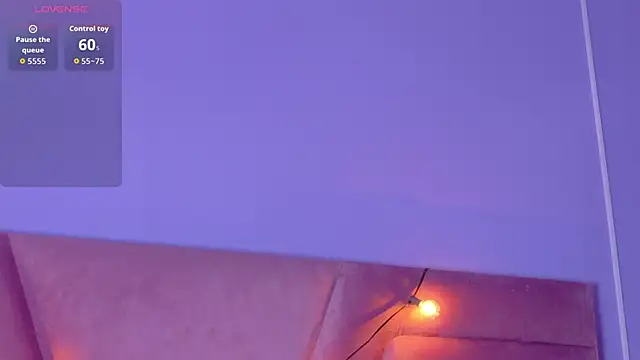 Snapshot of littleebonymommy chatting on 12.13.25 littleebonymommy online show from 12.13.25