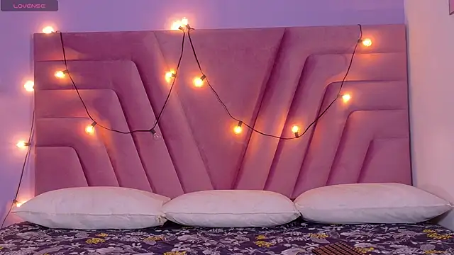 Snapshot of littleebonymommy chatting on 01.15.26 littleebonymommy online show from 01.15.26