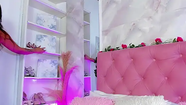 AnnaQueen  online show from 10.08.25