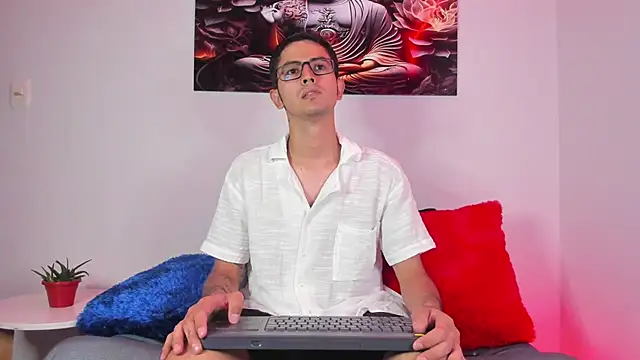 Snapshot of Ethan_Sai___ chatting on 02.14.25 Ethan Sai    online show from 02.14.25