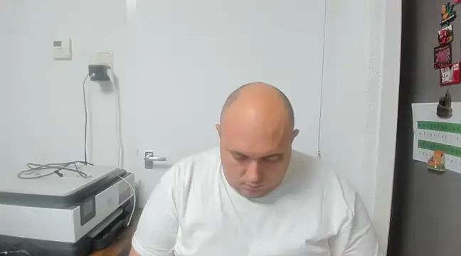 Snapshot of BigromeoXX chatting on 12.13.24 BigromeoXX online show from 12.13.24