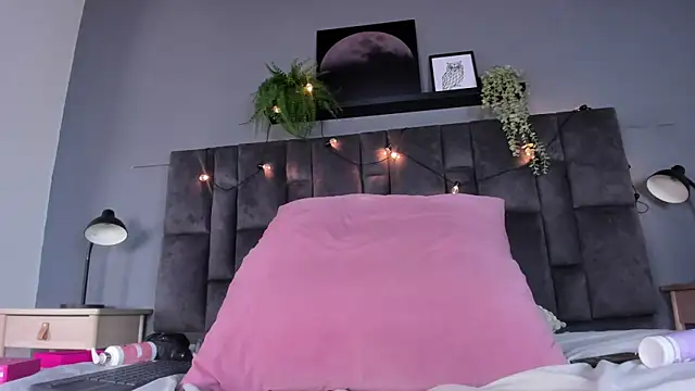 Snapshot of DulceAurora__ chatting on 06.18.26 DulceAurora online show from 06.18.26