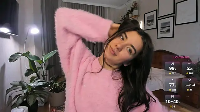 Snapshot of NicoleLuv chatting on 12.22.25 NicoleLuv online show from 12.22.25