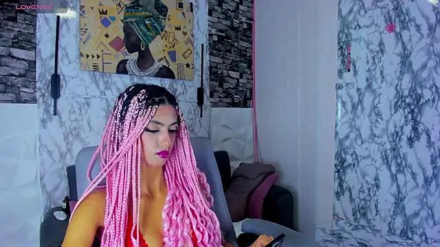 Snapshot of Queen_Cuarxxo chatting on 05.25.26 Queen Cuarxxo online show from 05.25.26