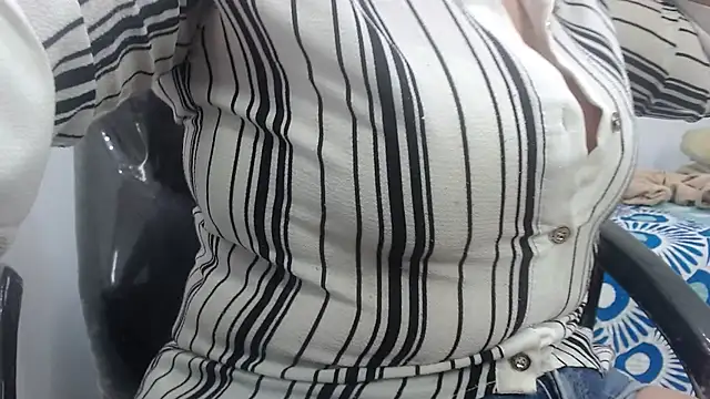 Snapshot of sexy_lady_0 chatting on 03.04.25 sexy lady 0 online show from 03.04.25