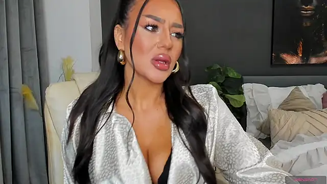 Snapshot of Sonia__Rey chatting on 05.19.26 Sonia Rey online show from 05.19.26