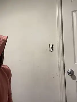 Snapshot of honeybrow chatting on 12.14.24 honeybrow online show from 12.14.24