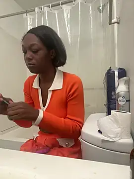 Snapshot of honeybrow chatting on 12.26.24 honeybrow online show from 12.26.24