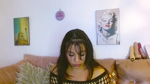 Snapshot of hinataleecs chatting on 01.21.25 hinataleecs online show from 01.21.25