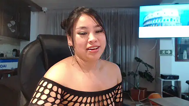 Snapshot of hinataleecs chatting on 02.22.25 hinataleecs online show from 02.22.25