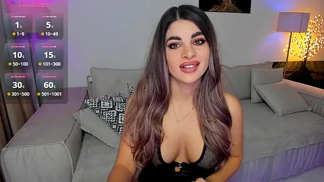 Snapshot of Queenofyouredreams chatting on 12.06.24 Queenofyouredreams online show from 12.06.24